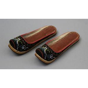 Anciennes Pantoufles de Mariage Péranakan Nyonya en Velours Perlées, Chinoises des Détroits, 