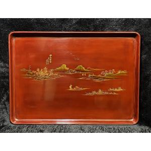 Plateau en laque vietnamienne par Thanh Le, « Paysage Auspicieux », 56,5 × 40,3 cm, milieu XXe 