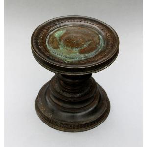 Antique Ceylon Bronze Serakkalaya Ritual Pedestal Stand Kandyan Sri Lanka, 19th Century