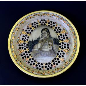 Plat Indien En Marbre Peint, Princesse Moghole, Jaipur, XXe Siècle