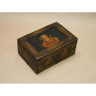 Coffret Ancien En Bois Peint Moghol Indien. Déesse Hindoue Lakshmi.