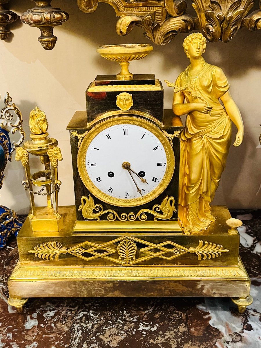 Pendule D’époque Empire En Bronze Doré, Vestale