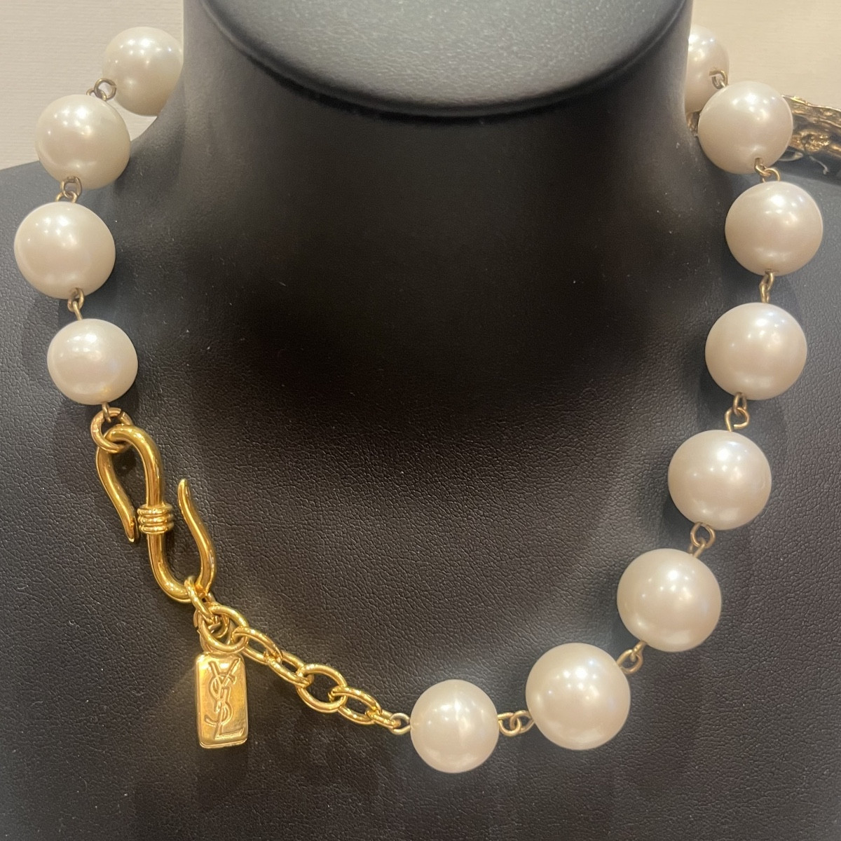 YVES SAINT LAURENT, collier  par Robert Goossens.-photo-2