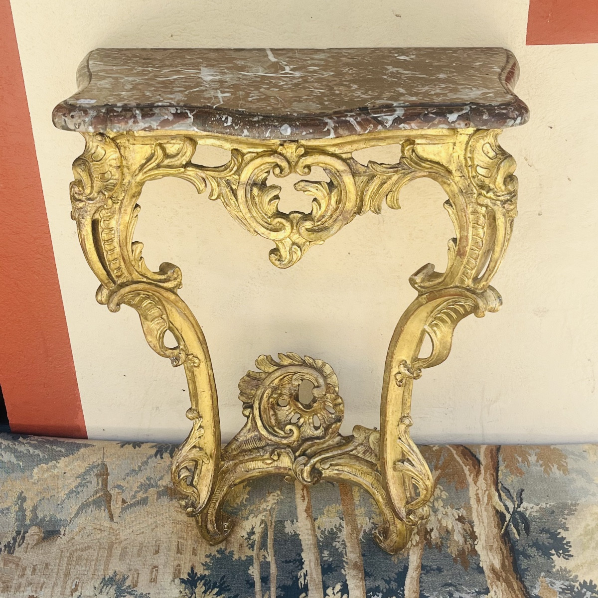 Console Louis XV en bois doré, XVIII ème siècle.