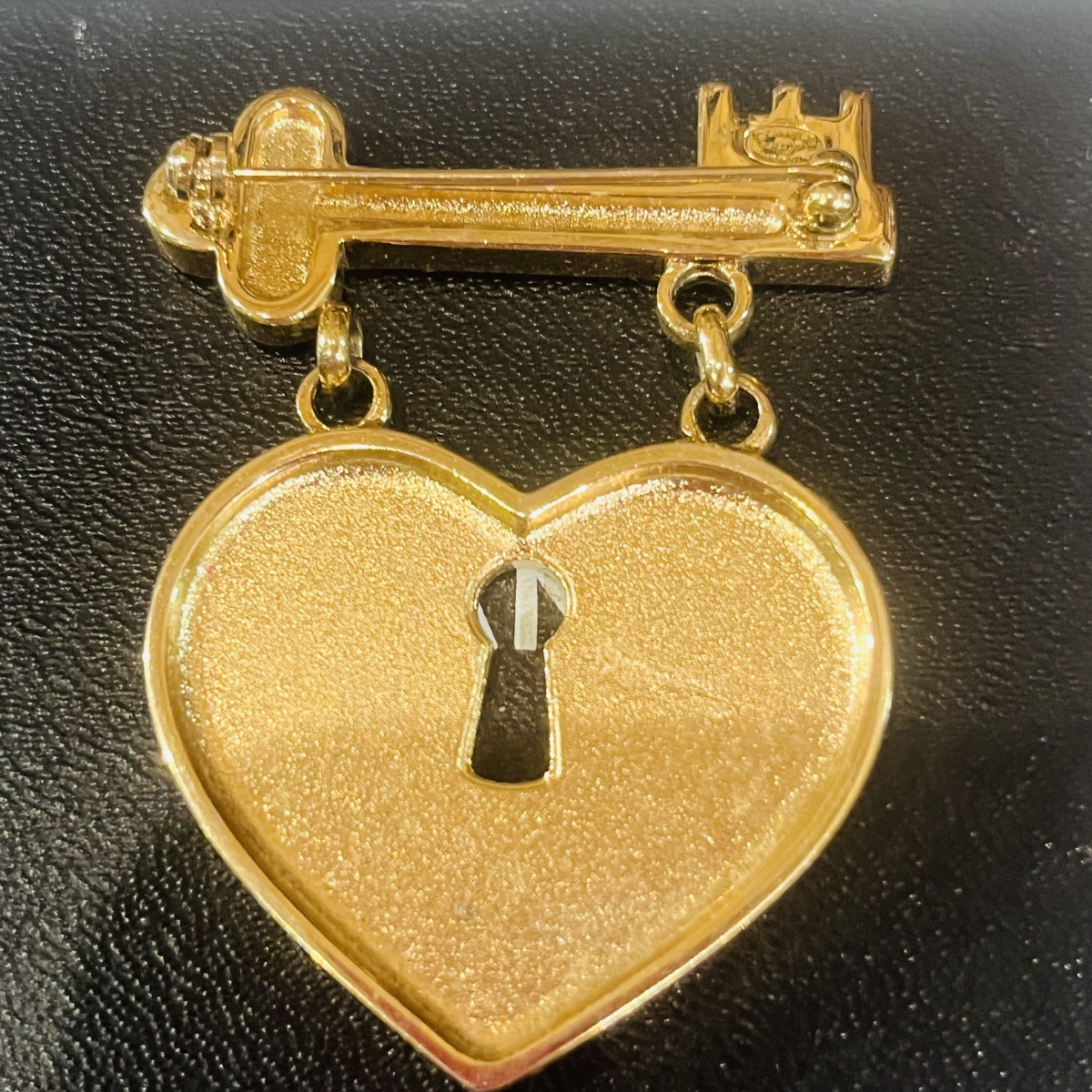 Chanel, Heart Brooch-photo-3