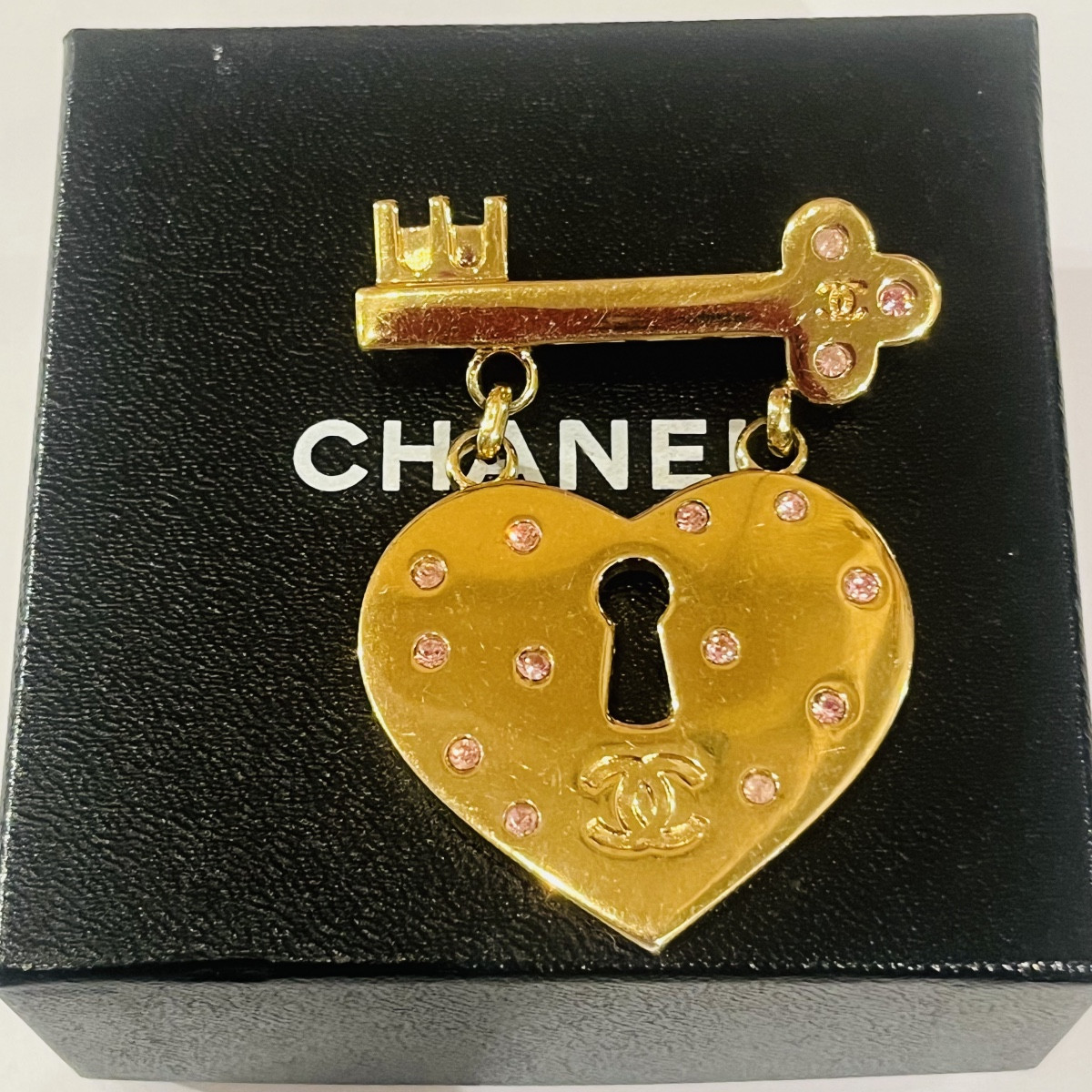 Chanel, Heart Brooch