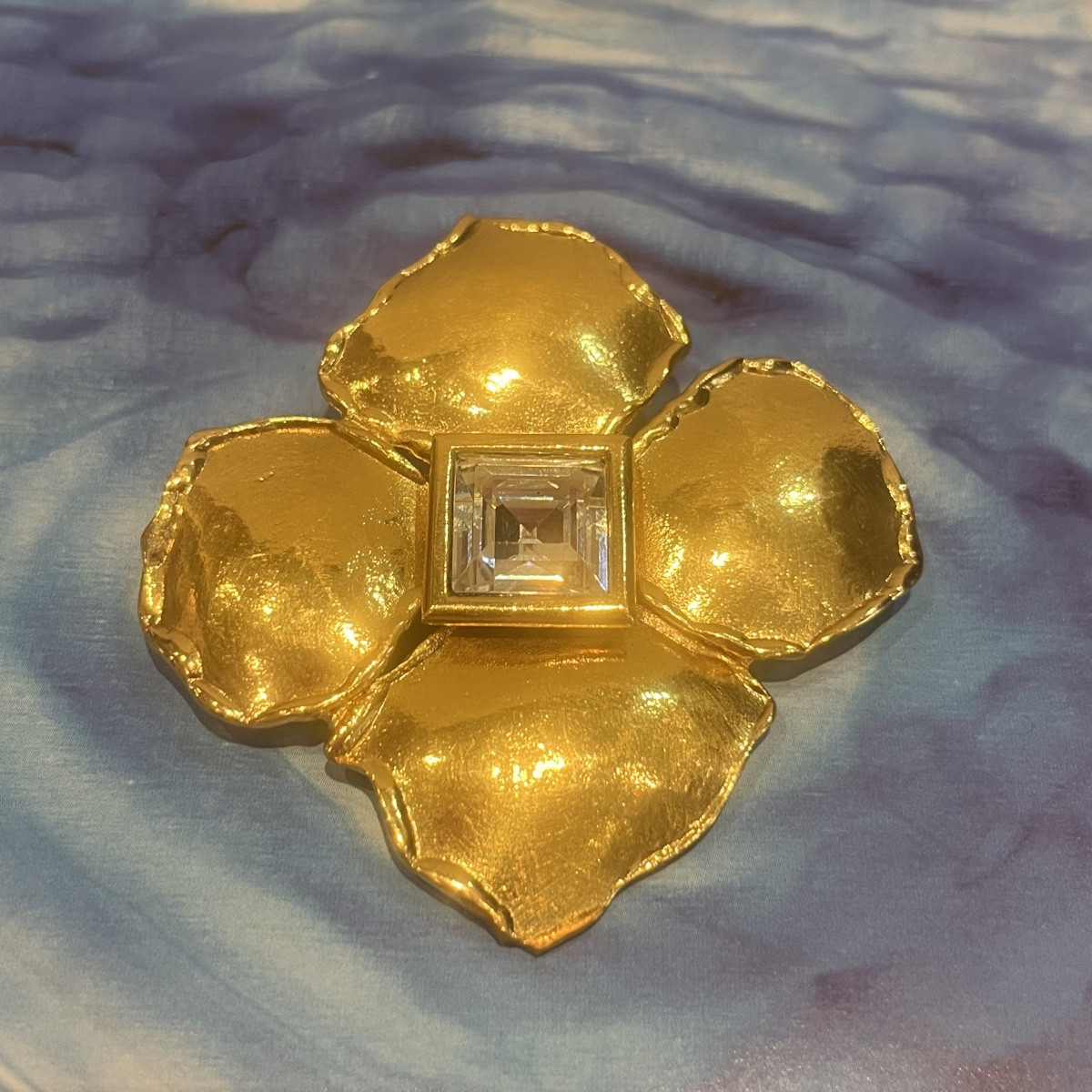 Yves SAINT LAURENT, broche trèfle.