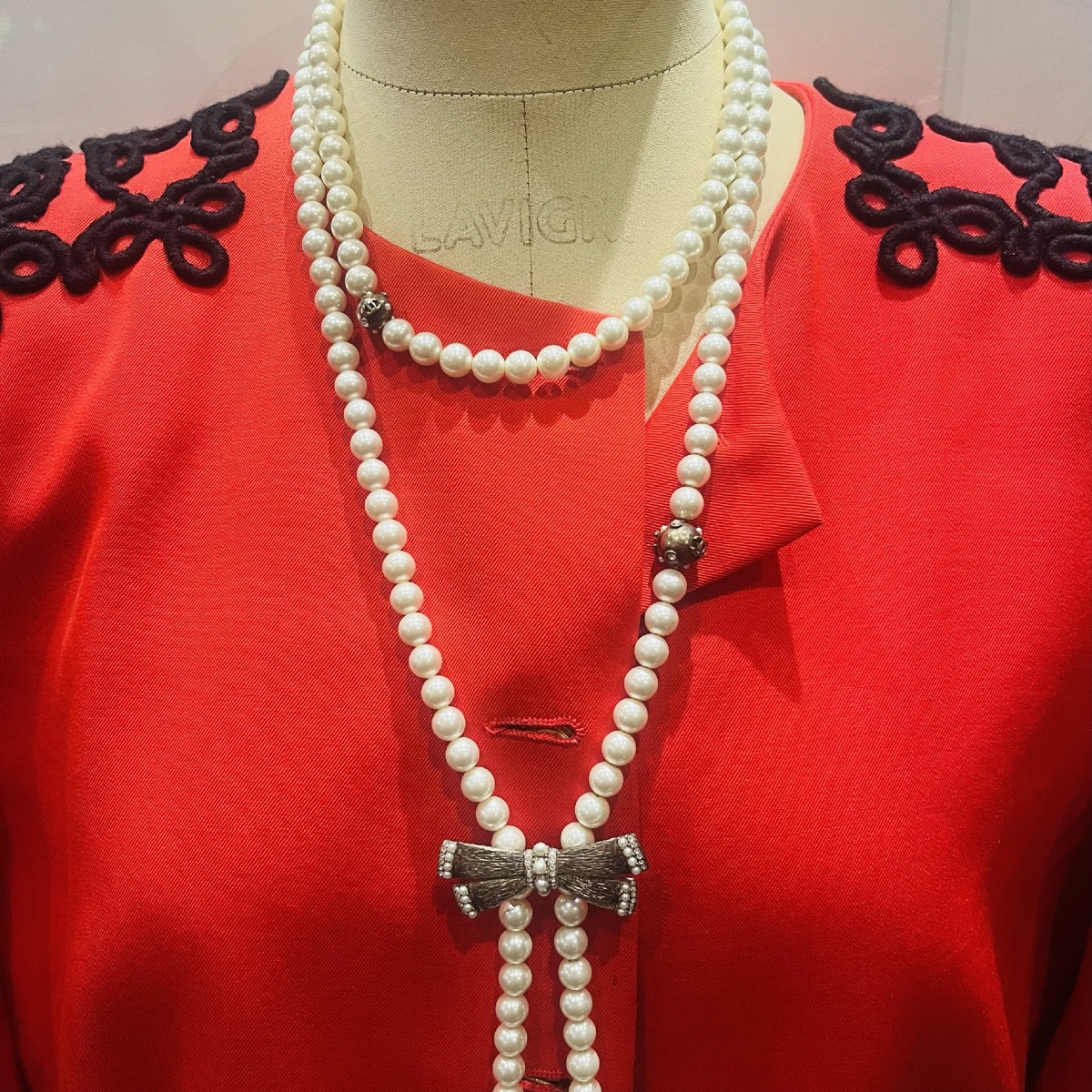 CHANEL, sautoir collier perles fantaisies.-photo-3