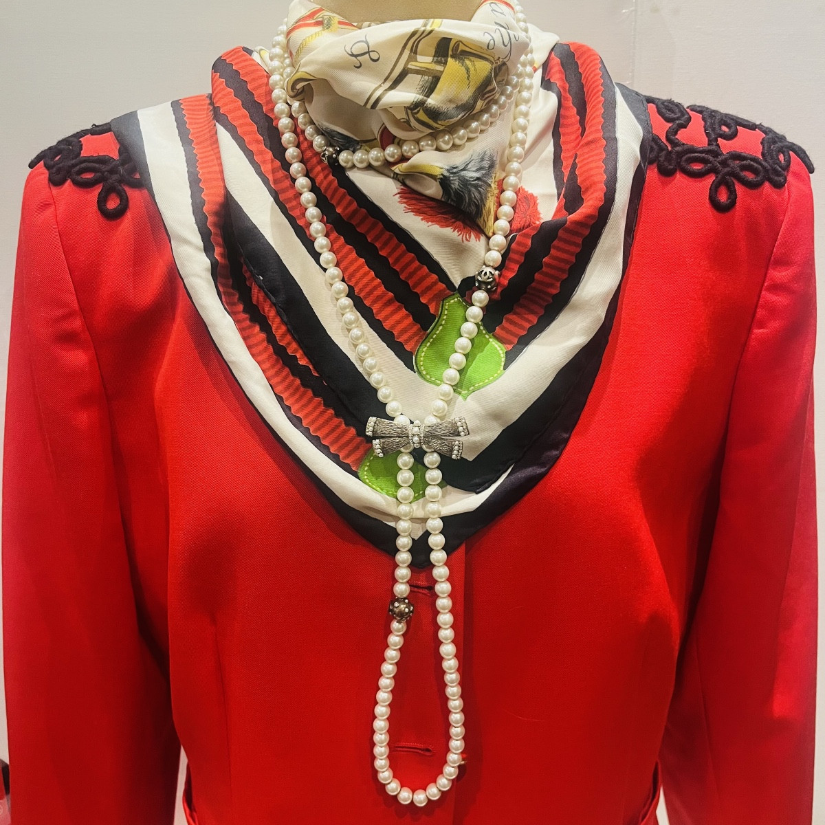 CHANEL, sautoir collier perles fantaisies.-photo-2