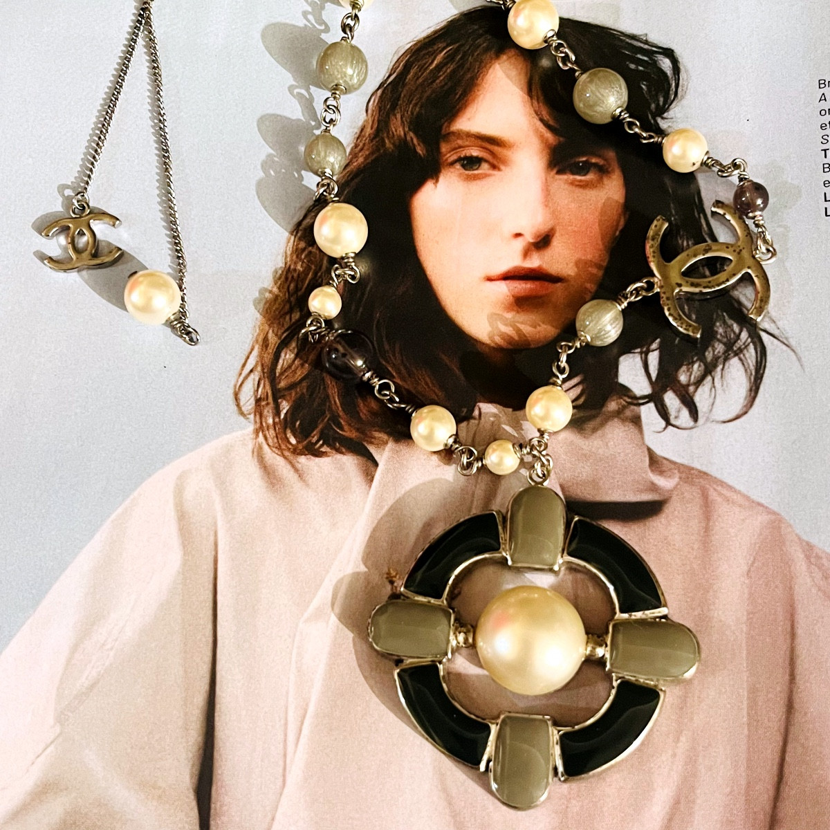 CHANEL, collier de perles et émail.-photo-3