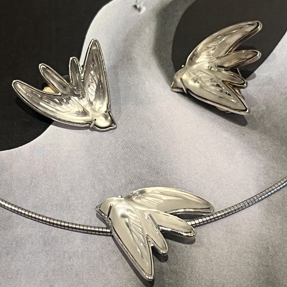 Lalique, Demi-parure With Swallows -photo-2