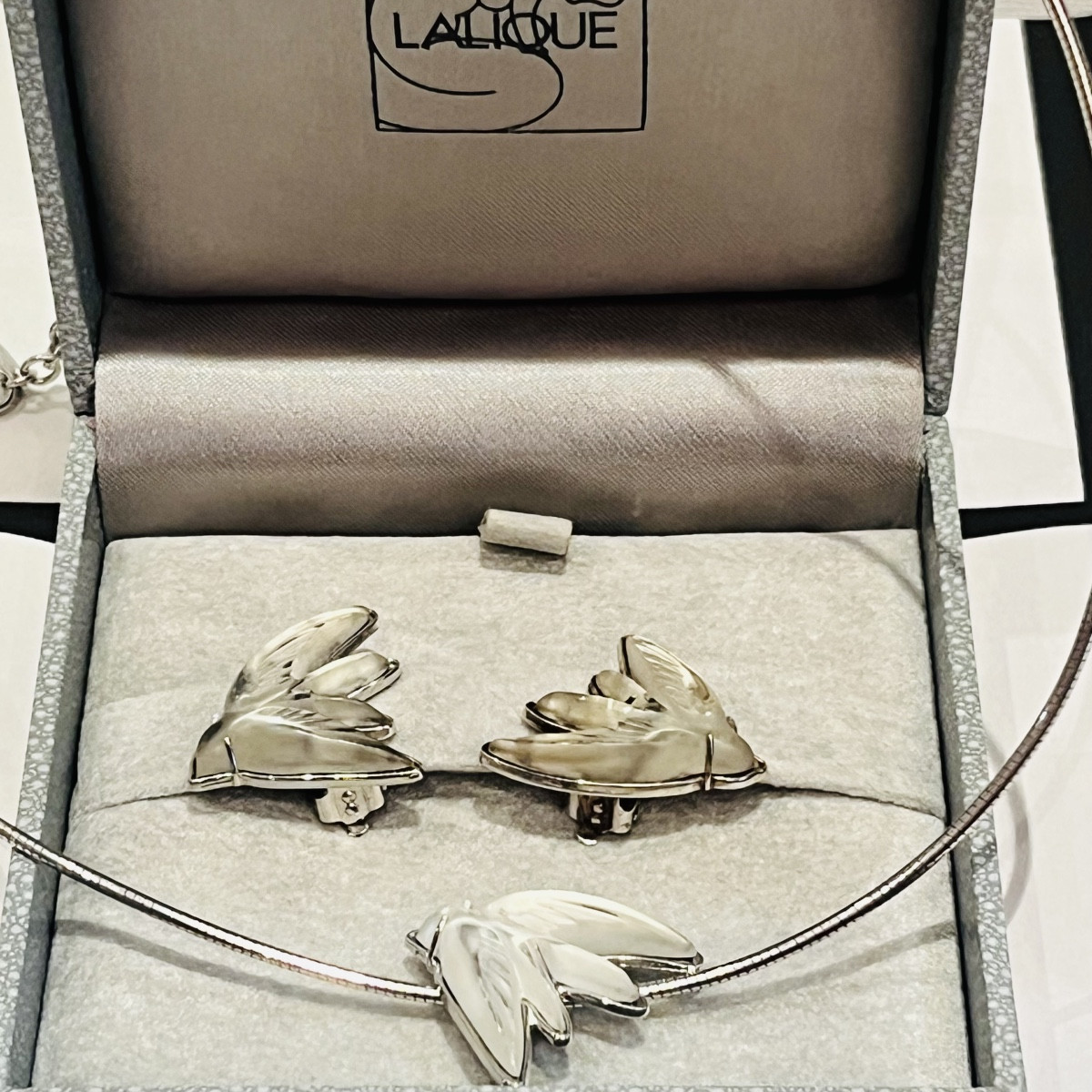 Lalique, Demi-parure With Swallows -photo-3