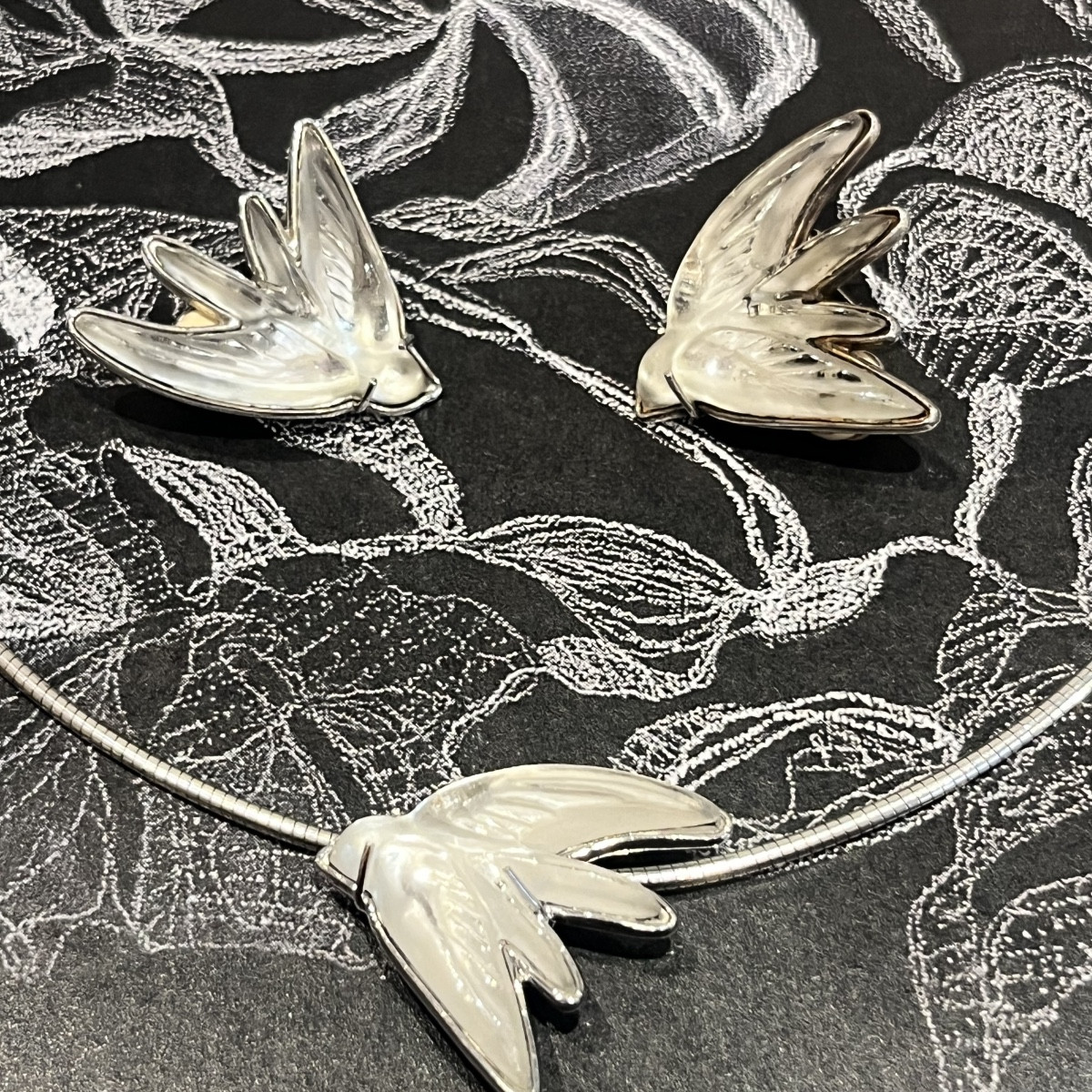 Lalique, Demi-parure With Swallows -photo-2