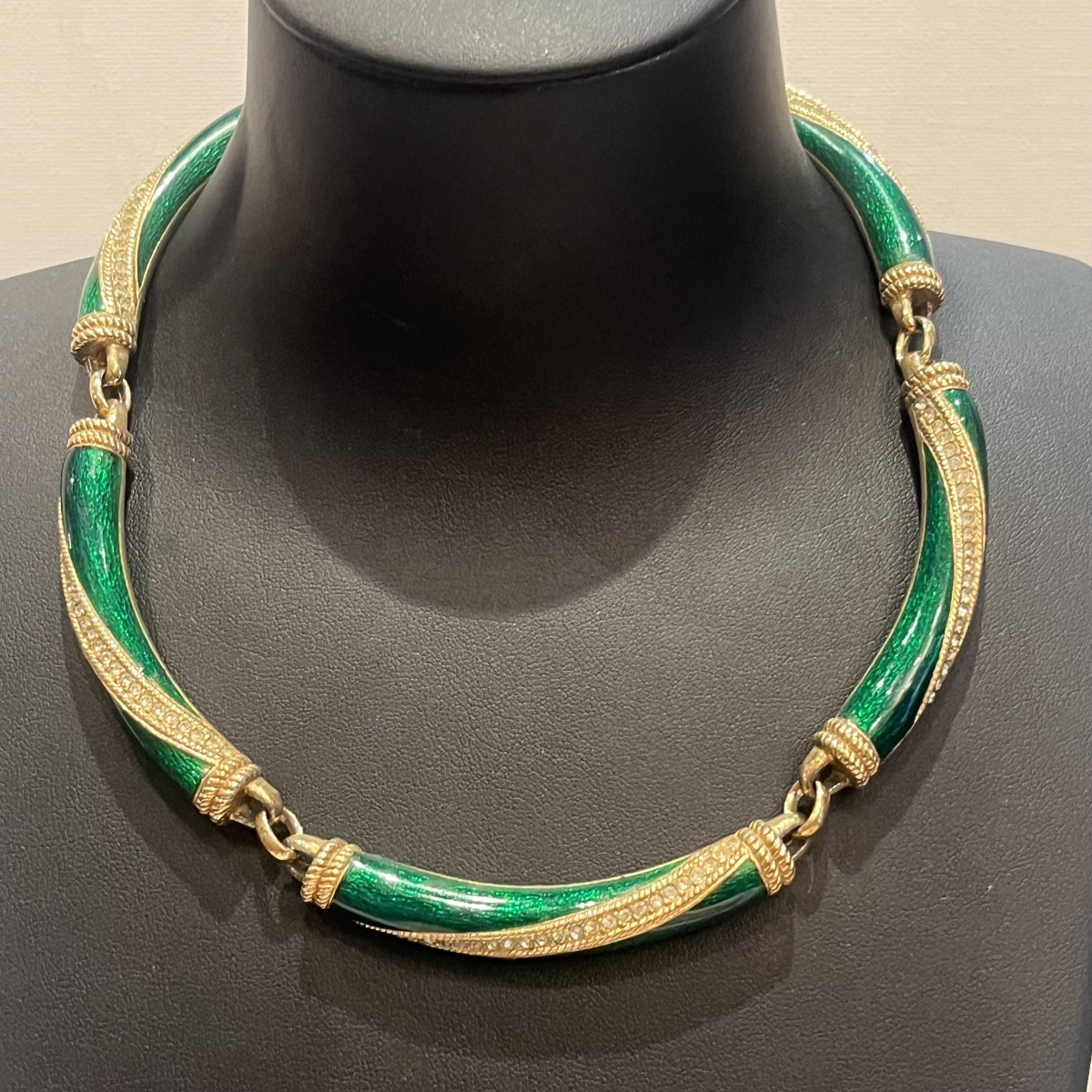 Christian Dior, collier émaillé et strass 