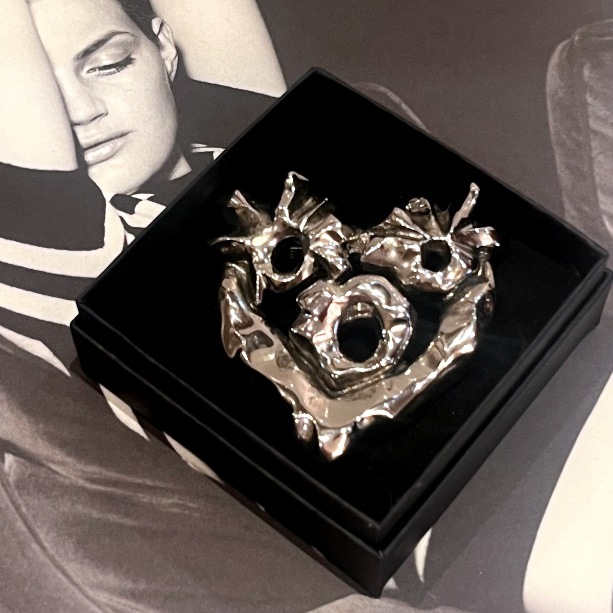 Christian Lacroix, broche baroque cœur 