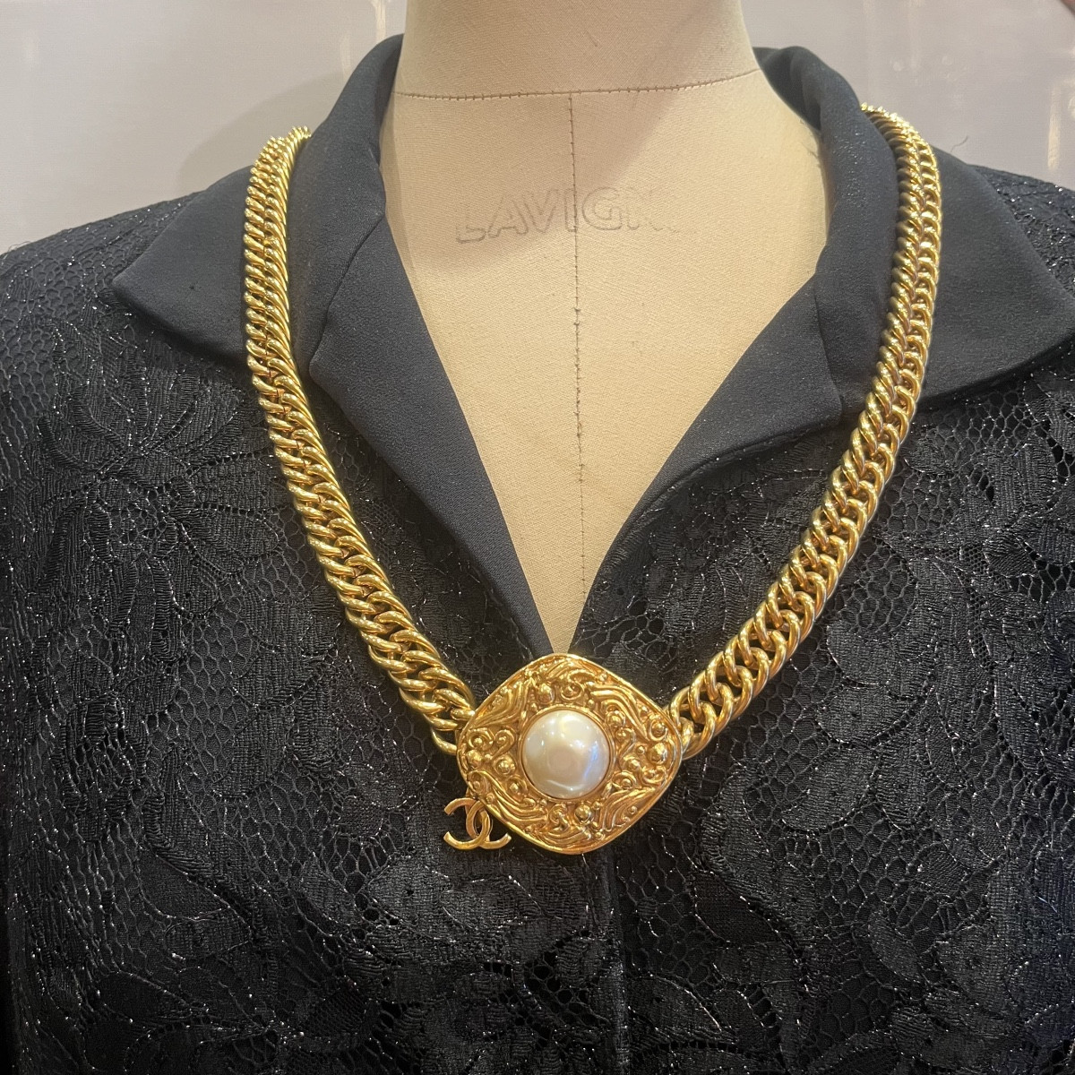 CHANEL, collier ceinture circa 1990.