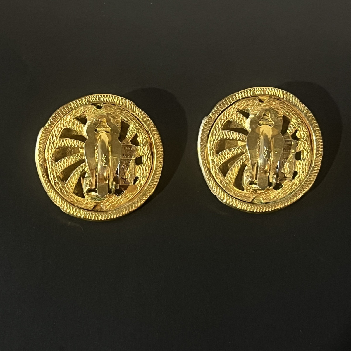 Yves Saint Laurent, paire de boucles d’oreilles -photo-3