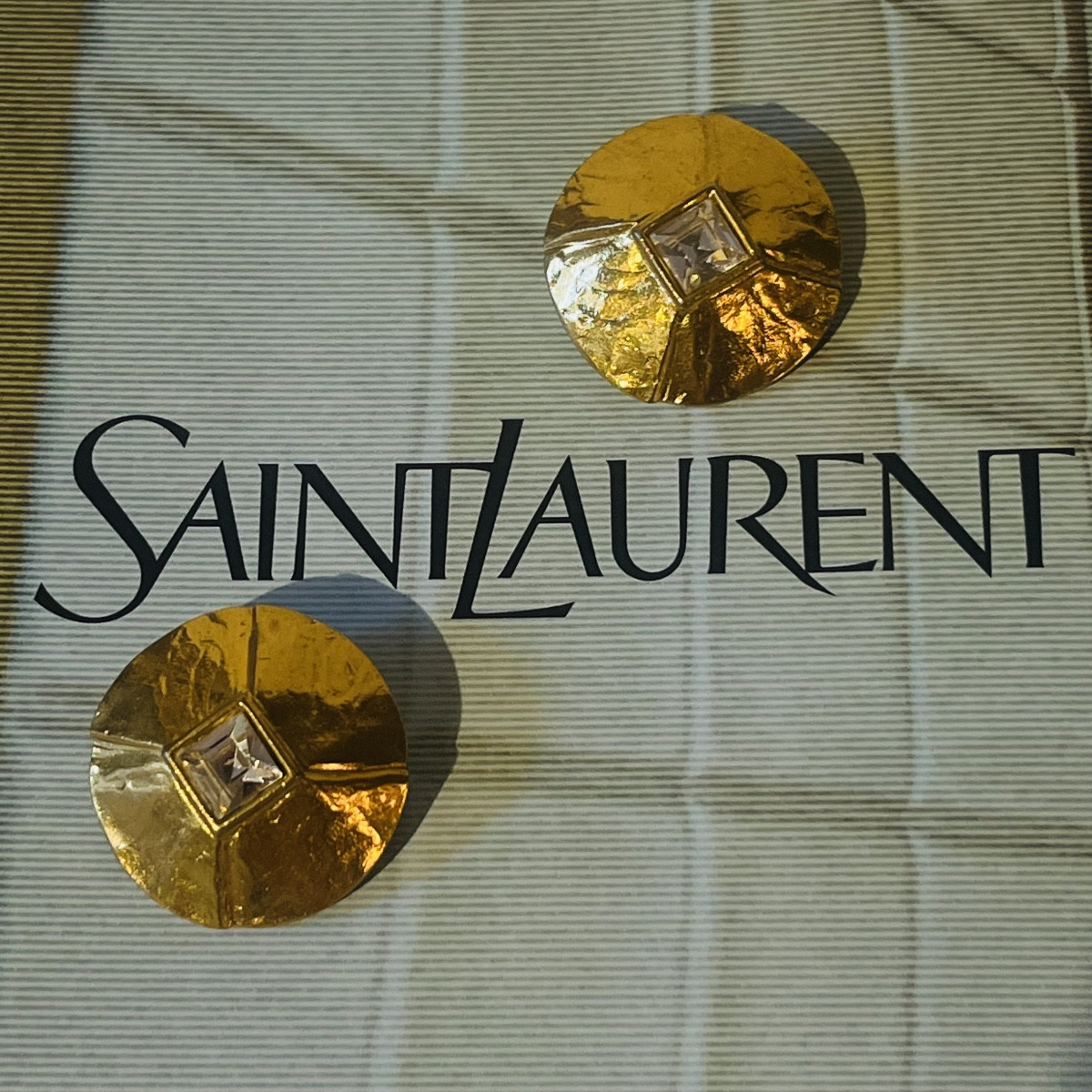 Yves Saint Laurent, paire de boucles d’oreilles -photo-3