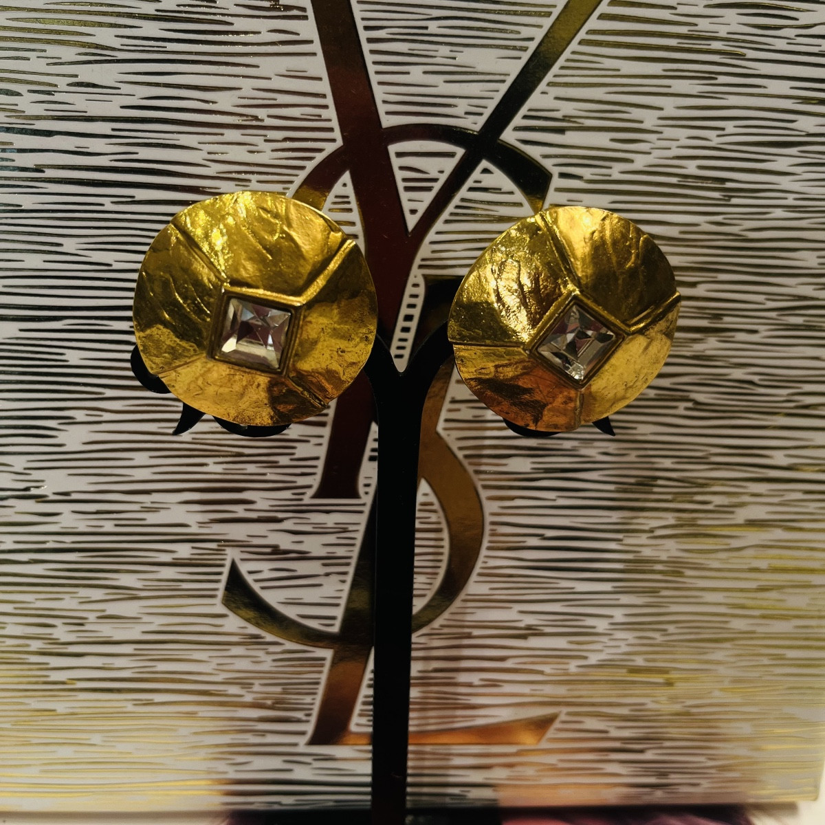 Yves Saint Laurent, paire de boucles d’oreilles 