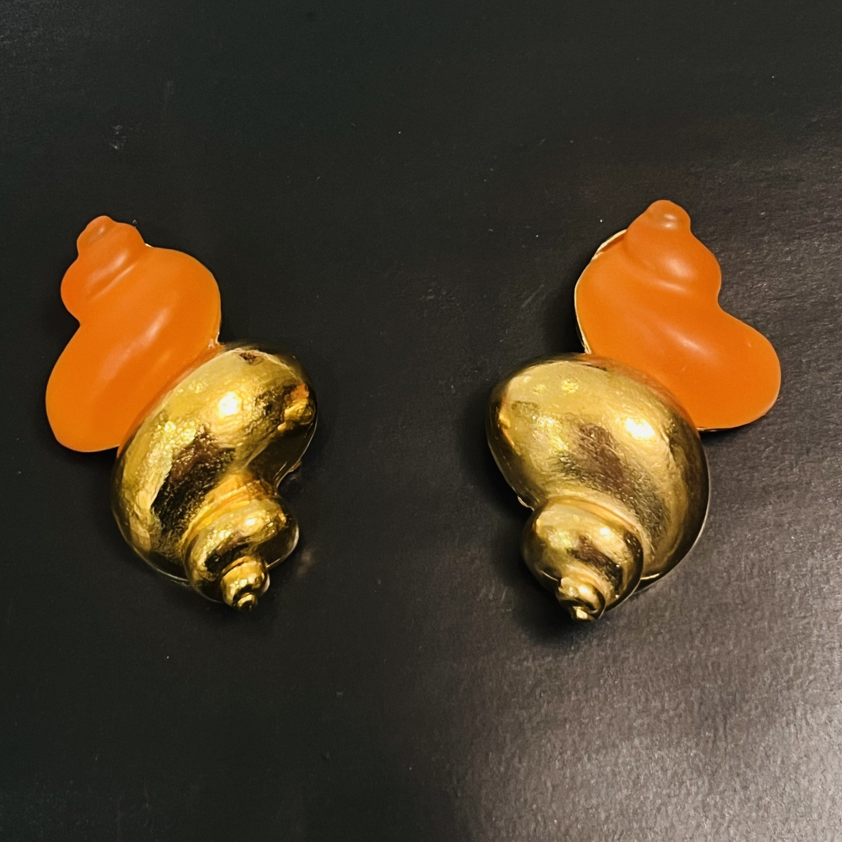 Dior, boucles d’oreilles à clips coquillages 