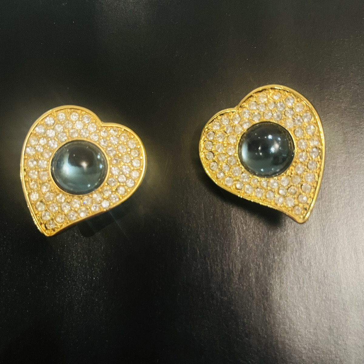 Yves Saint Laurent, paire de boucles d’oreilles Diva.-photo-2