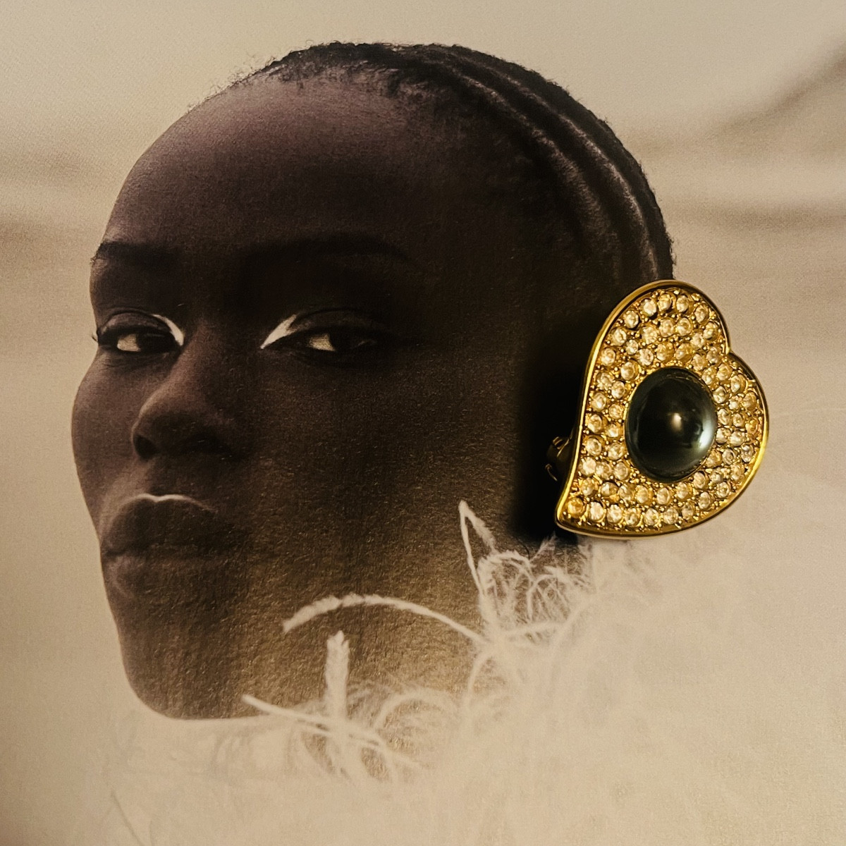 Yves Saint Laurent, paire de boucles d’oreilles Diva.-photo-2