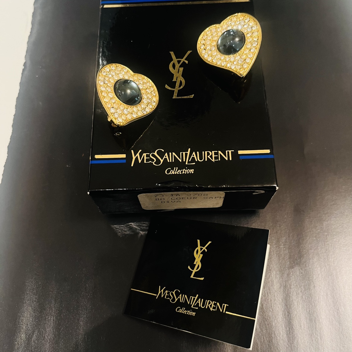 Yves Saint Laurent, paire de boucles d’oreilles Diva.-photo-4
