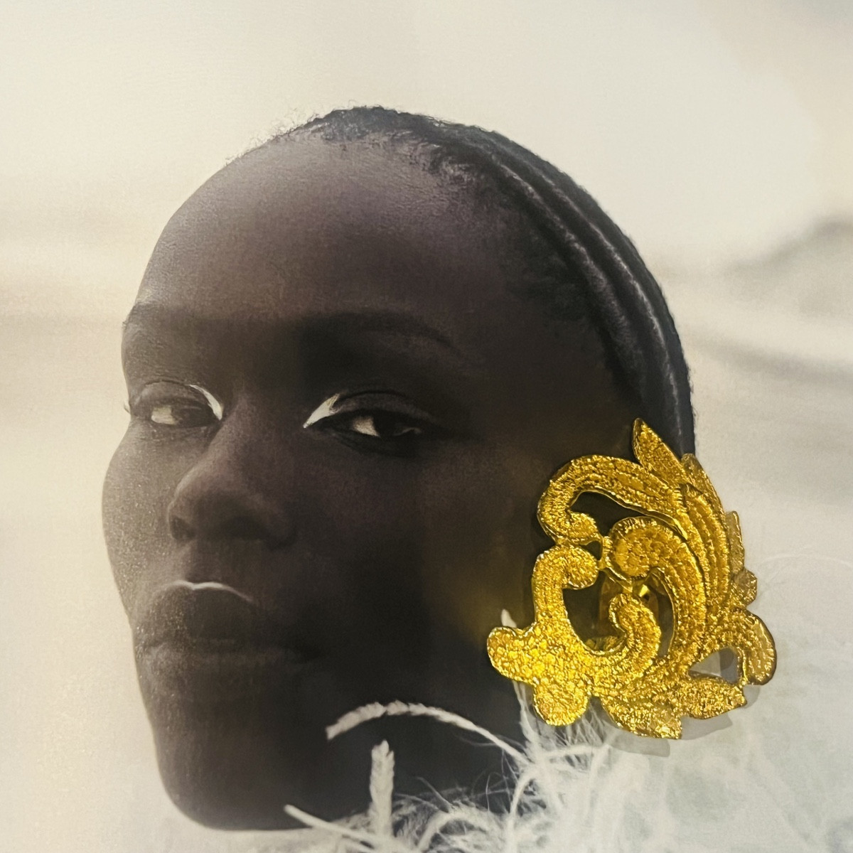 Yves Saint Laurent, boucles d’oreilles feuilles -photo-1