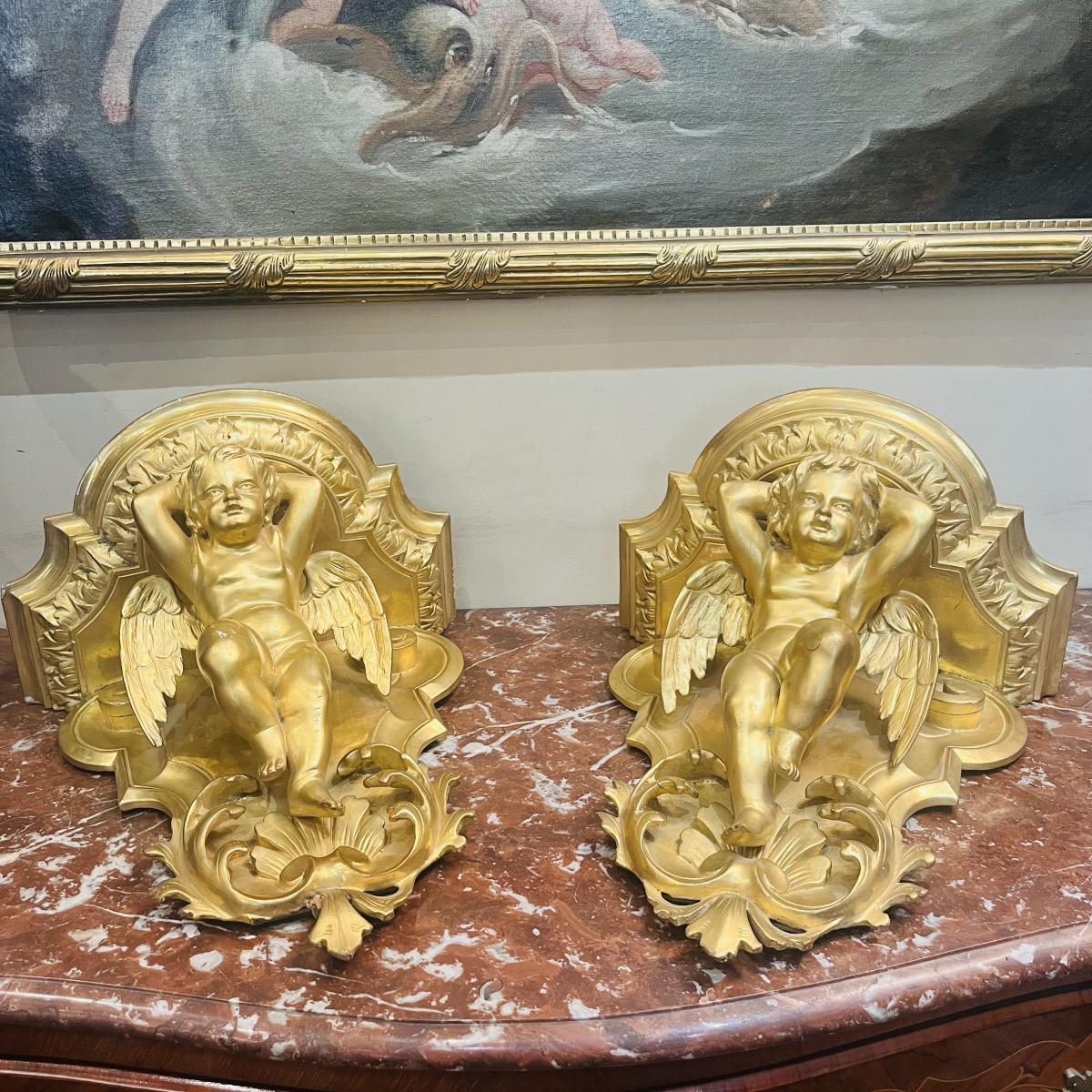 Paire de consoles d’appliques aux Angelots. 