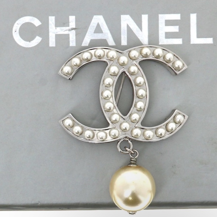 Chanel, Double C Brooch