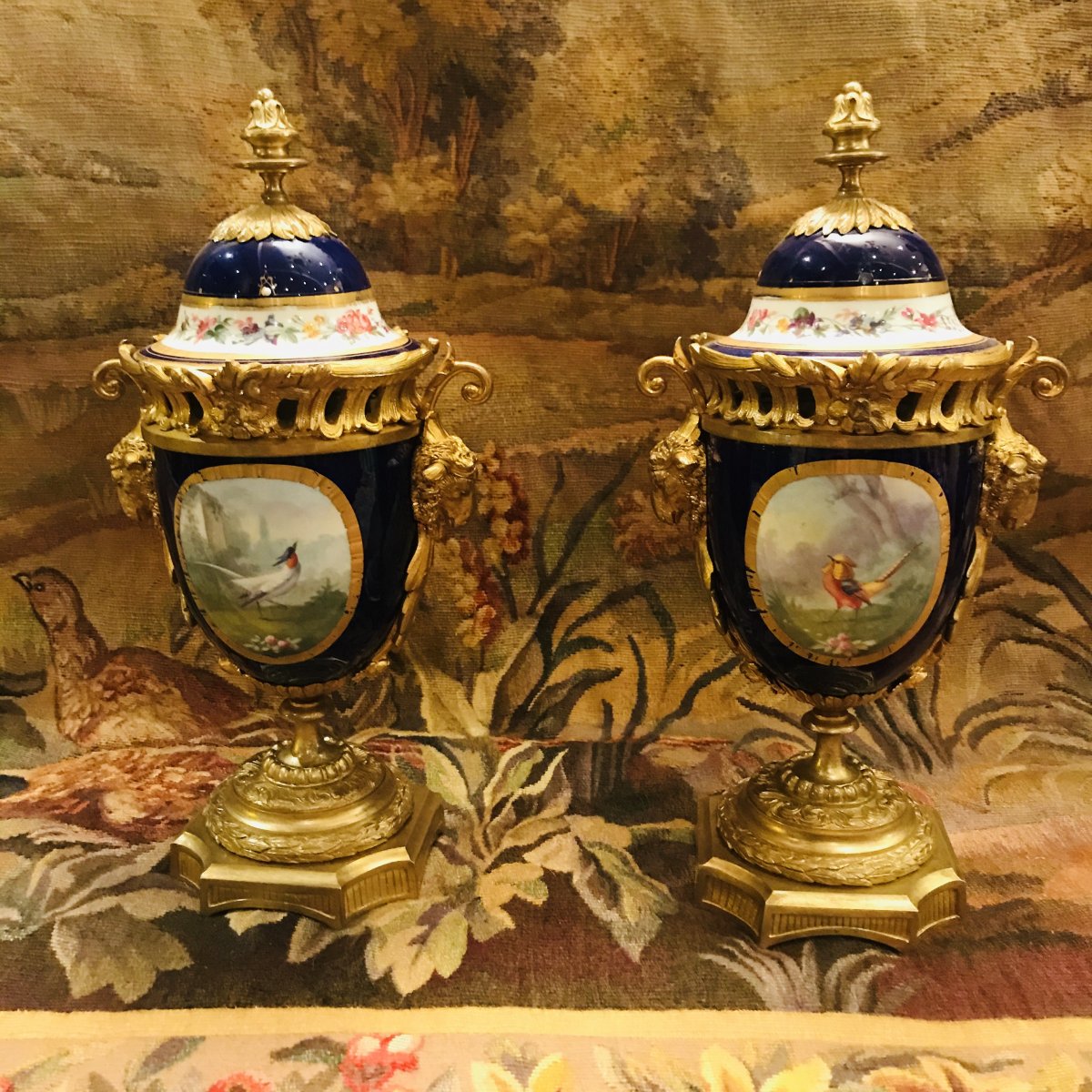 Paire De Vases Couverts Porcelaine -photo-2