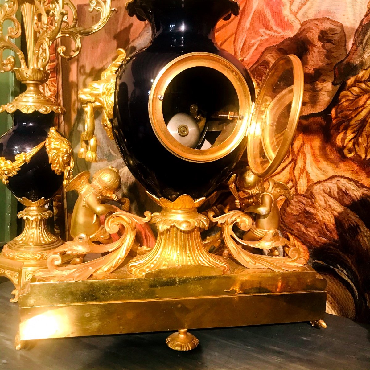 Garniture de Cheminée En Bronze et Porcelaine Bleu Dur Dans Le Goût De Sèvres-photo-1