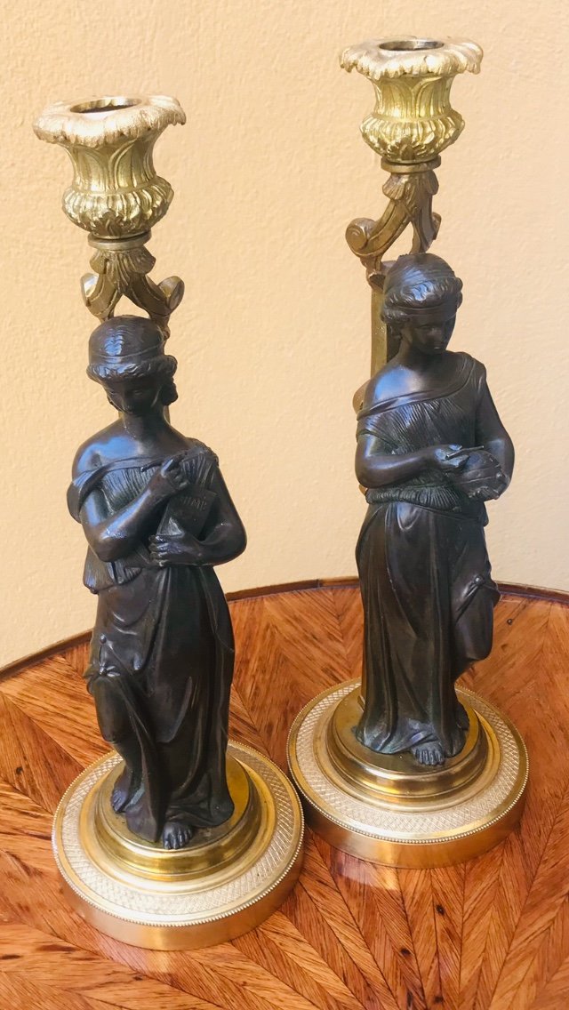 Paire De Bougeoirs Bronze, Jeunes Femmes à l'Antique