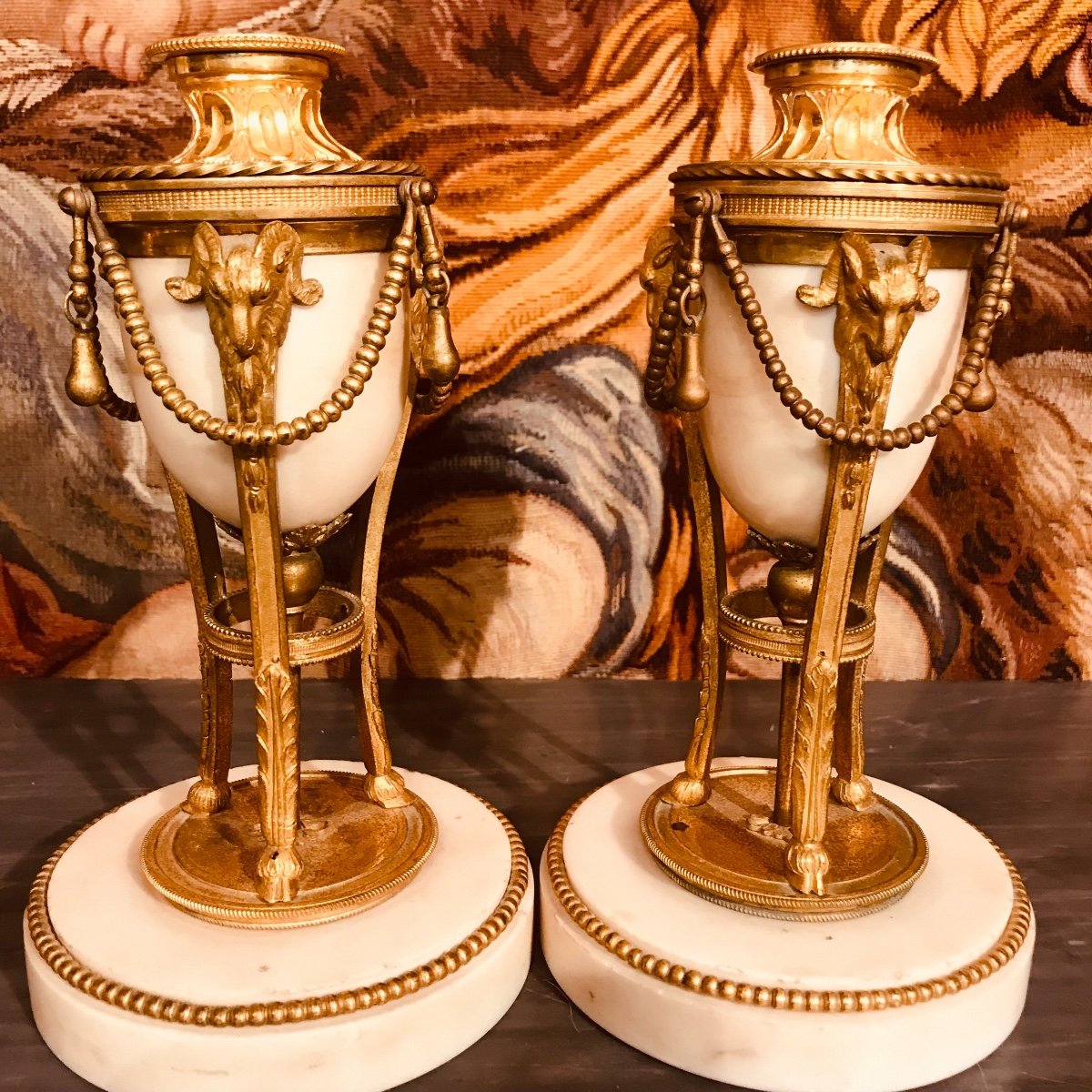 Paire De Cassolettes En Bronze Et Marbre Louis XVI.