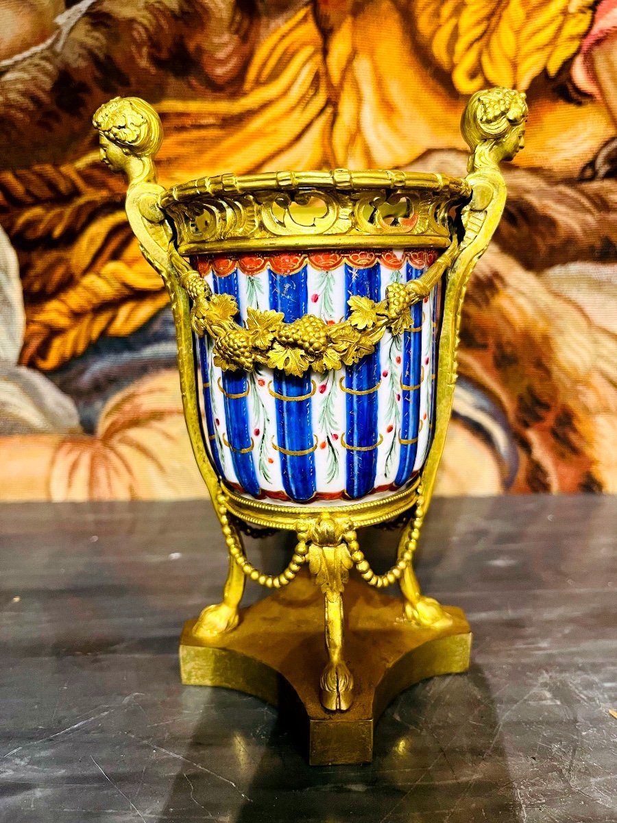 Sèvres, Vase En Porcelaine, Monture Bronze, XVIII ème.