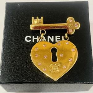 Chanel, Broche Coeur