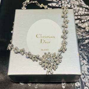 Christian Dior, collier draperie.
