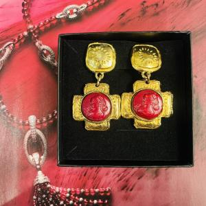 JACKY DE G (Paris) boucles d’oreilles.