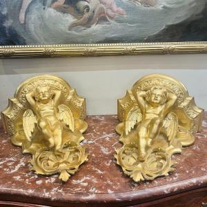 Paire de consoles d’appliques aux Angelots. 