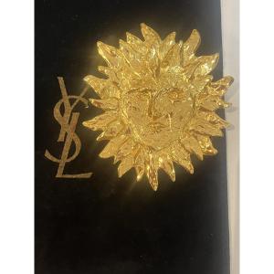 Yves SAINT LAURENT, broche soleil à visage humain, années 1980.