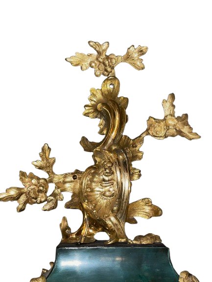 Cartel et son cul de lampe en écaille verte Louis XV signé RAGOT-photo-4