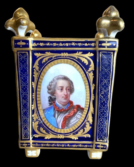 Paire de jardinières avec portrait de Louis XV et de Marie LESZCYNSKA