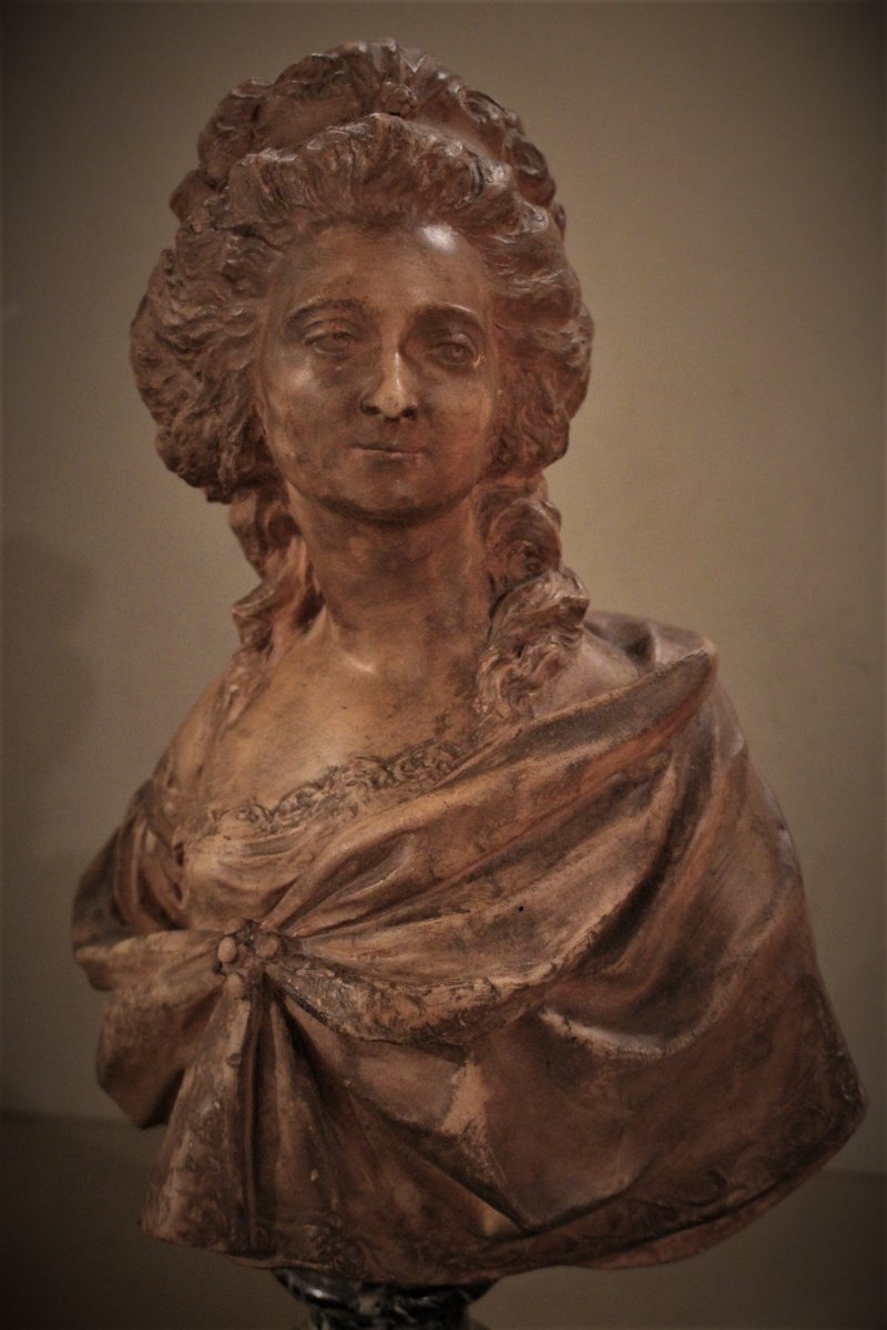Female Terracotta Bust-photo-2