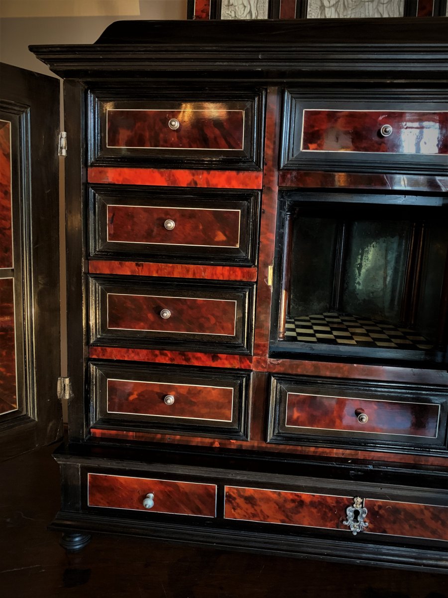 17th Century Flemish Tortoiseshell Cabinet-photo-1