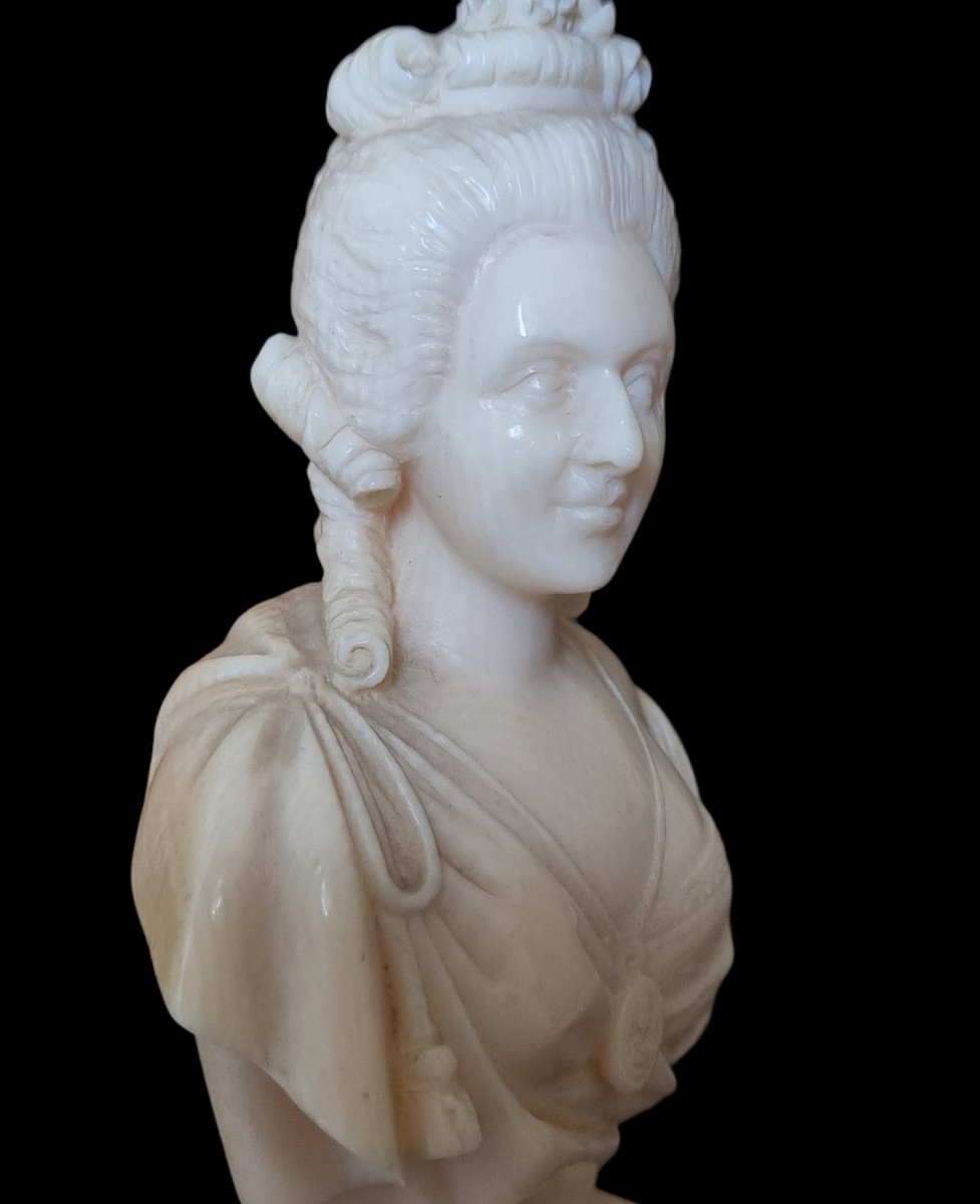 Ivory Bust Of Marie-antoinette 19th C. 12.5 Cm. Dieppe-photo-1