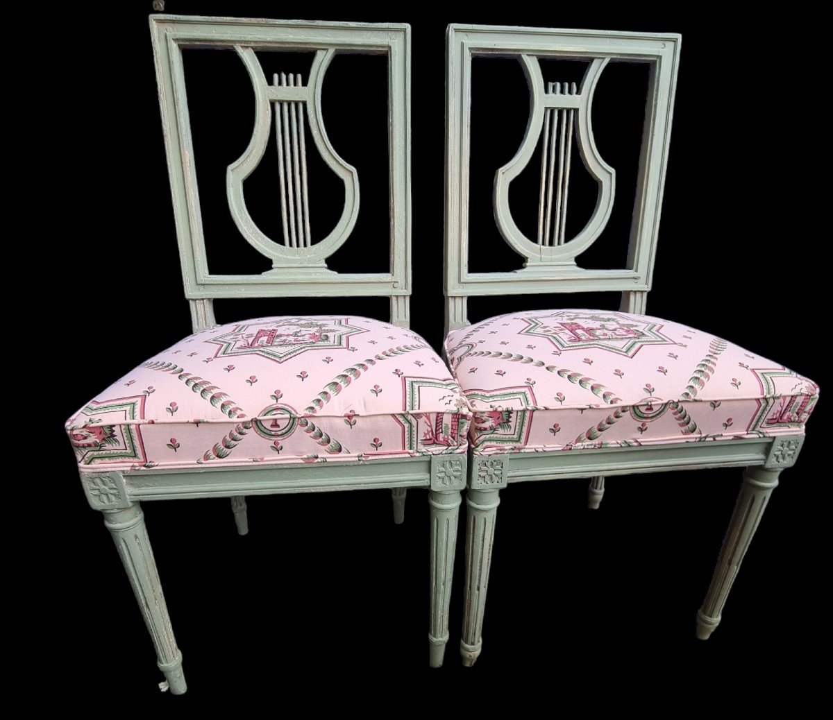 4  CHAISES LYRE DE STYLE LOUIS,XVI RECOUVERTES D UN TISSU BRAQUENIÉ -photo-4