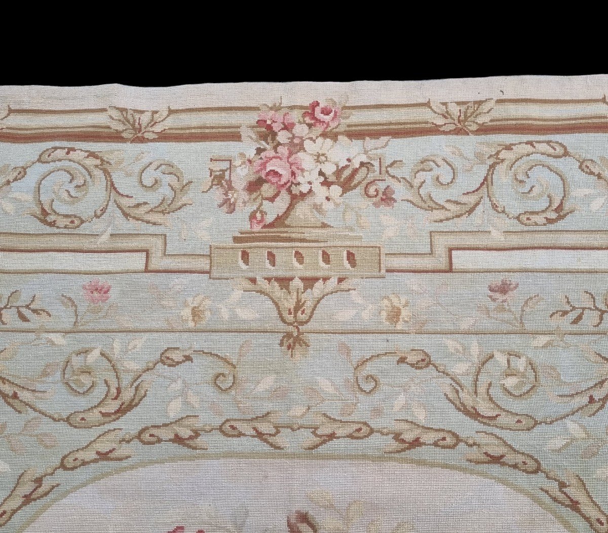 TAPIS AU PETIT POINT  LOUIS XVI  XXe  DANS LE GOÛT AUBUSSON  SAVONNERIE-photo-3