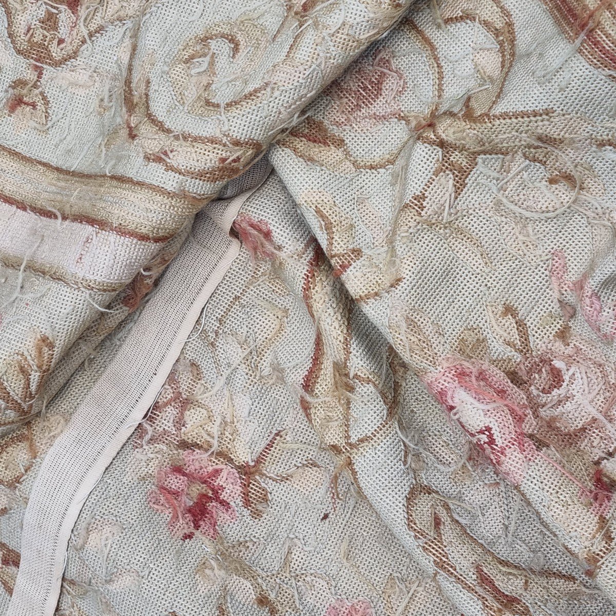 TAPIS AU PETIT POINT  LOUIS XVI  XXe  DANS LE GOÛT AUBUSSON  SAVONNERIE-photo-1