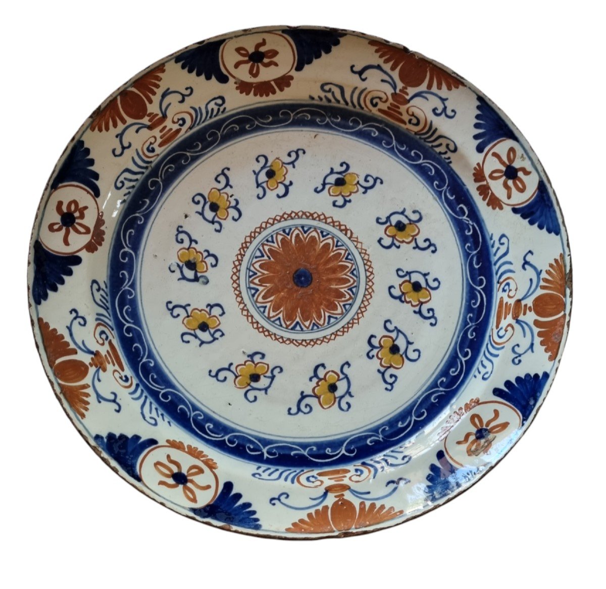 PLAT EN FAÏENCE DE DELFT POLYCHROME ÉPOQUE XVIIIe DIAMÈTRE 34,8 CM