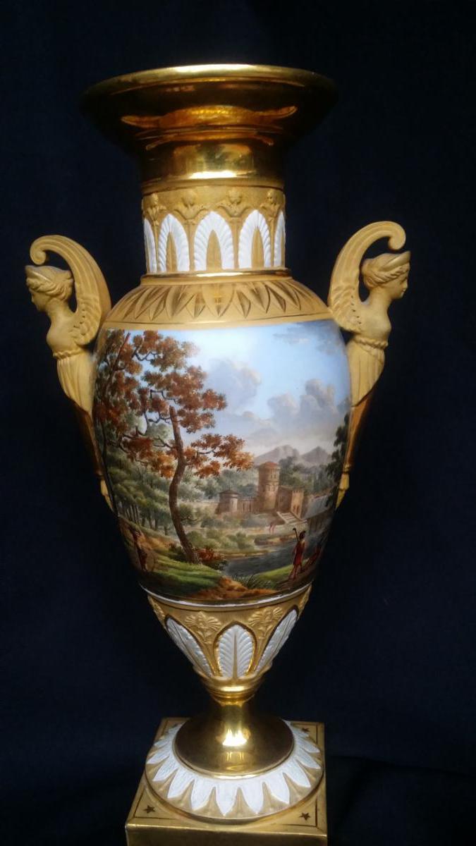 VASE EN SÈVRES OU PARIS FIN XVIIIE ou début XIXe